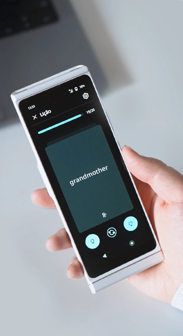 Demonstration of the language learning feature on the Vasco Translator V4.